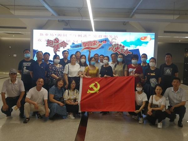 宋轶与赵露思同框引发热议,颜值气质出众